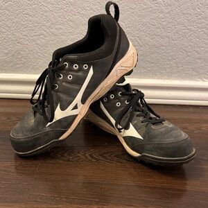 Mizuno Black and White Athletic Shoes